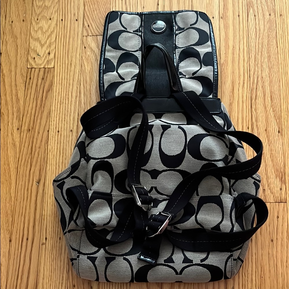 Coach Signature Pattern Backpack - Picture 4 of 4